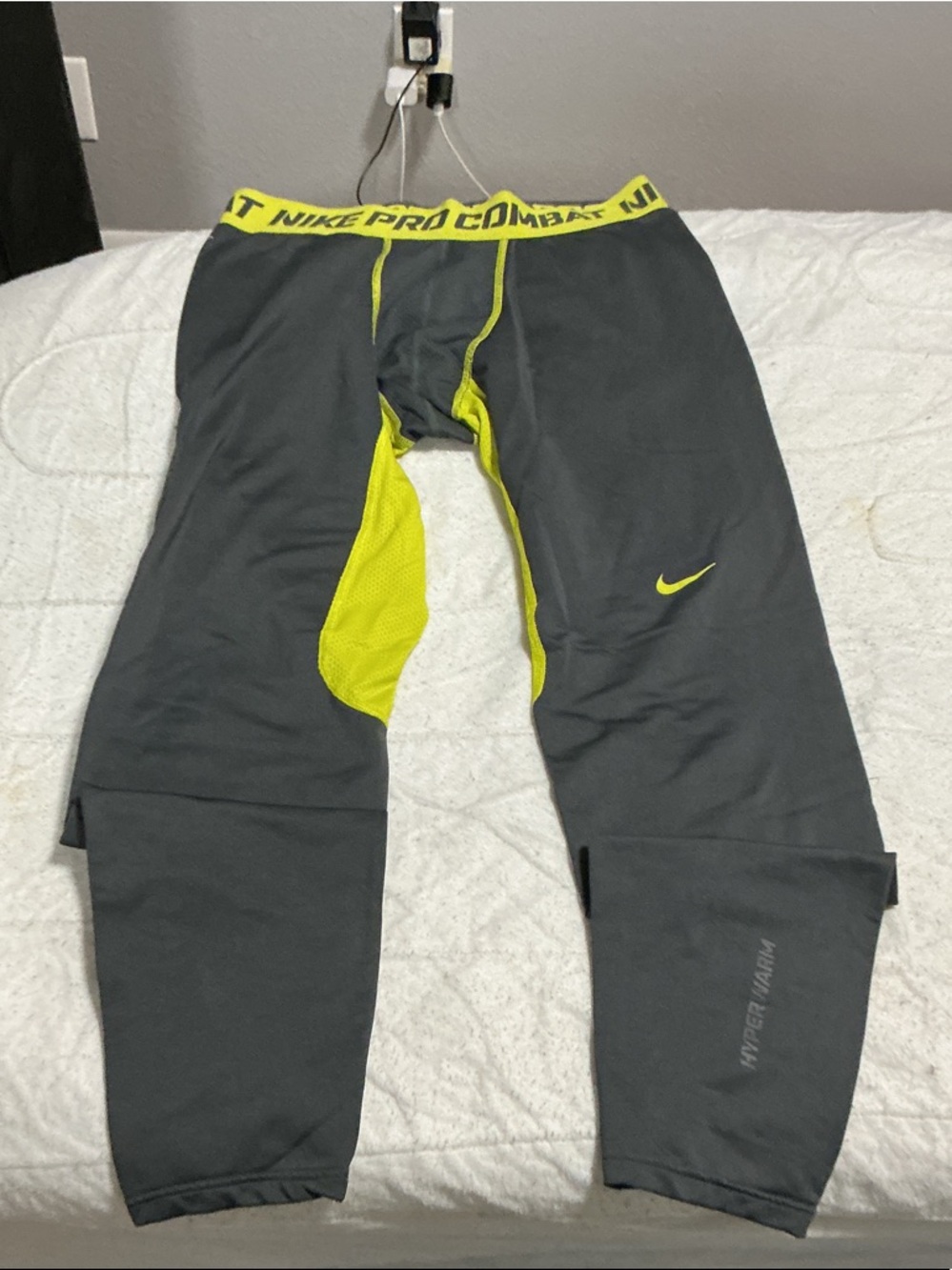 Nike Grey with Volt Panel Compression Tights hyper warm Sz L. 1067